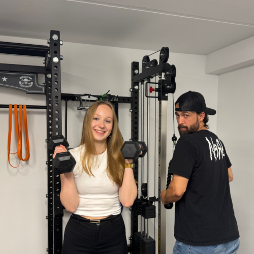Luise und Paul im Fitness Raum von Betterbits